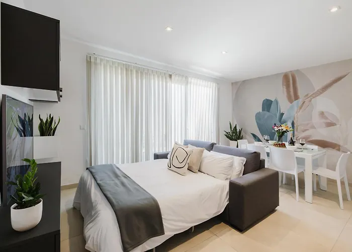 Fl9 Thelodge-sea View W Huge Terrace By Homely *